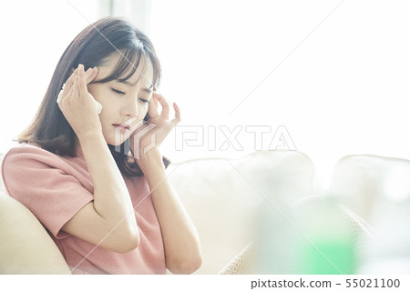 Woman poor health 55021100