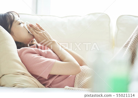 Woman poor health 55021114