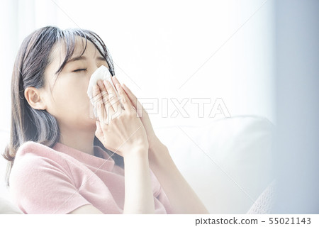 女人身體狀況不佳 55021143