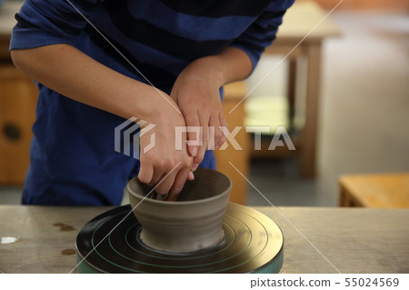 孩子們做陶器 孩子們做陶器 55024569