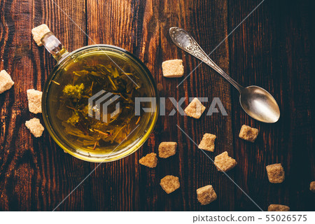 Tea with brown tea sugar 55026575
