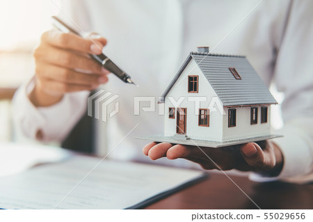 House model with real estate agent and customer House model with real estate agent and customer 55029656