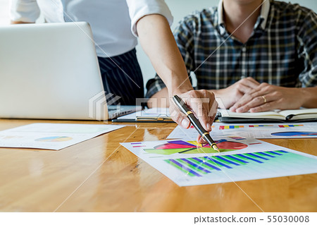 Start up partners are working in casual clothes, Start up partners are working in casual clothes, 55030008