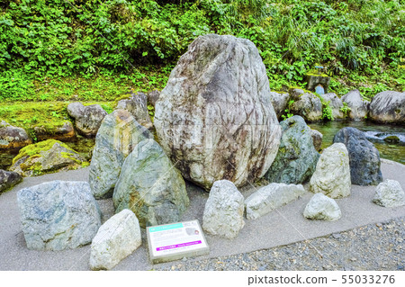 Let's touch jade rough stone 55033276