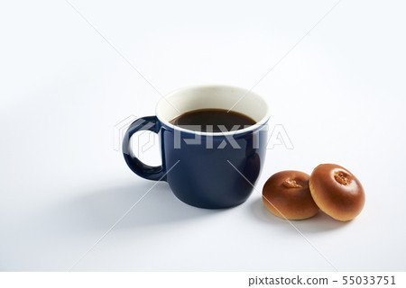 Coffee and Anpan bread on a white background. 55033751