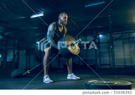 Young healthy man athlete doing exercise in the gym 55036393