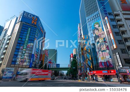 日本秋葉原,東京的東京都市風景。雨季晴天= 2019年7月17日拍攝 日本秋葉原,東京的東京都市風景。雨季晴天= 2019年7月17日拍攝 55038476