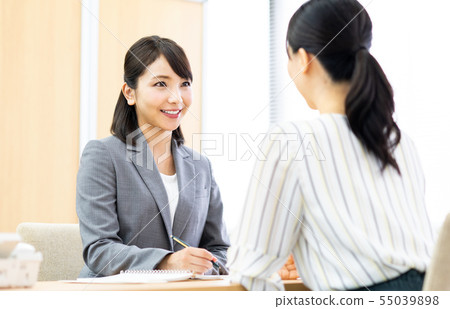 young woman      55039898