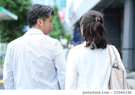 中間人的性愛 中間人的性愛 55046186