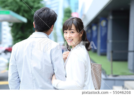 中間人的性愛 中間人的性愛 55046208