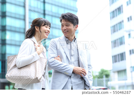 中間人的性愛 中間人的性愛 55046287