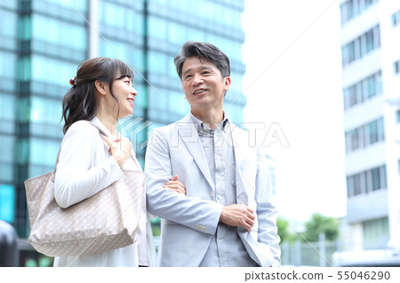 Middle man sex 55046290