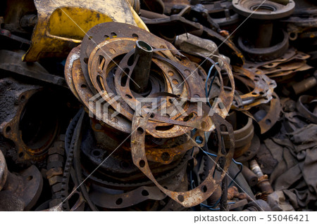 Old dirty gasket is dumped. 55046421