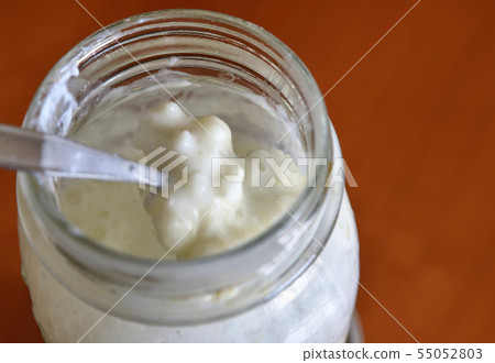 A teaspoon stirs the kefir and raises some 55052803