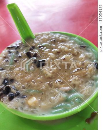 Malaysian desserts called Cendol . 55054183