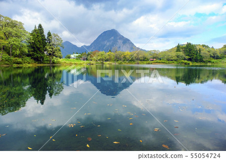 Akeboshizan reflected in the pond of Takanami 55054724