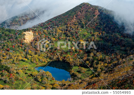 Koganenha of autumnal leaves seen from Nasu mountain range, Sanbon-san Koganenha of autumnal leaves seen from Nasu mountain range, Sanbon-san 55054993