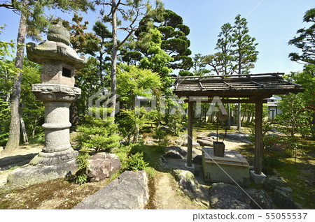 Garden wells and lanterns 55055537