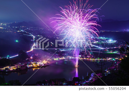 Ose池塘夏天節日煙花顯示 55056204