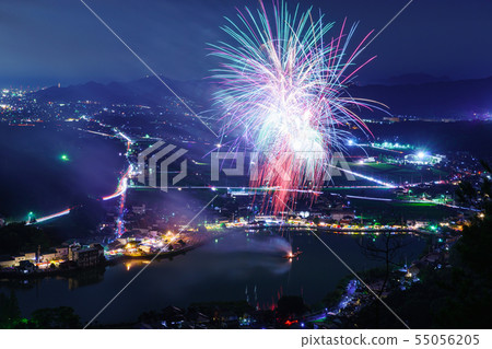 Ose池塘夏天節日煙花顯示 55056205