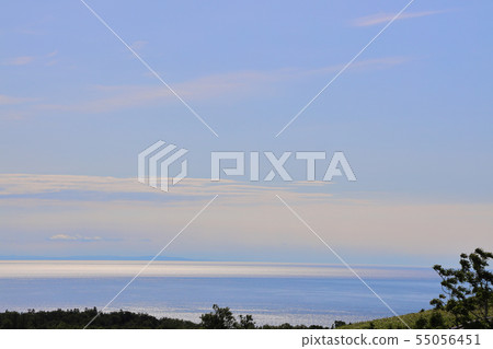 知床五湖_海拔和藍天從高架道路_七月 55056451