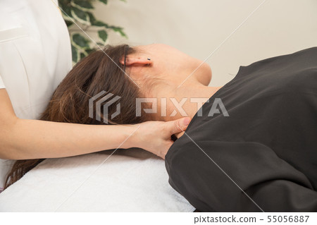 Manipulation, massage 55056887