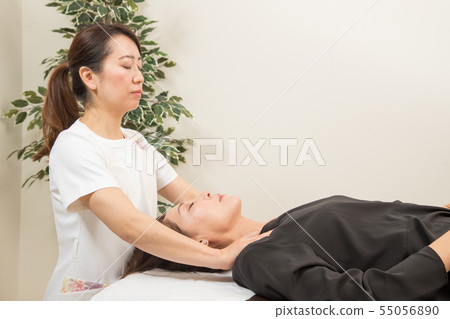 Manipulation, massage 55056890