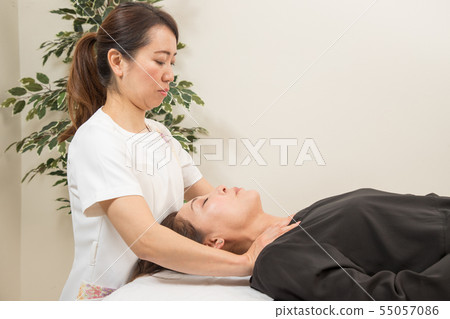 Manipulation, massage 55057086