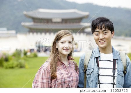 情侶,約會,約會,旅行,旅遊,韓屋,韓國傳統,光化門,光化門廣場,景福宮,鐘路區,首爾 情侶,約會,約會,旅行,旅遊,韓屋,韓國傳統,光化門,光化門廣場,景福宮,鐘路區,首爾 55058725