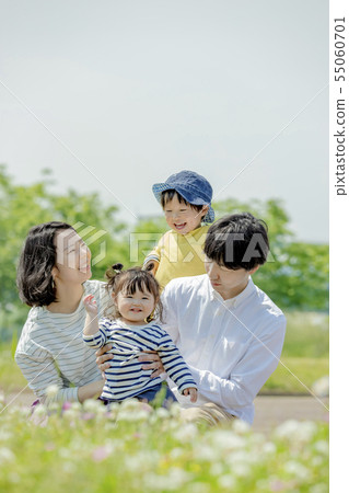 Family of four playing in the early summer park 55060701