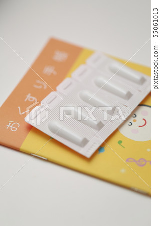 Suppository (suppository medicine hospital high fever children's quick-acting antipruritic medication ill health condition fever medical) 55061013