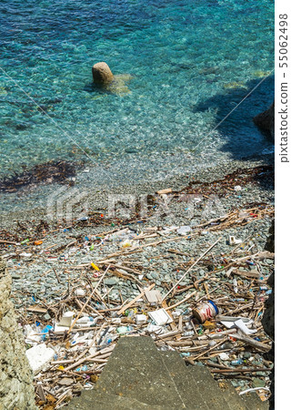 Coastal scenery to see the litter 55062498