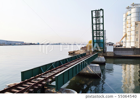 [Aichi Prefecture, registered tangible cultural property, modernized industrial heritage] Nagoya Port Jumping Bridge (old 1, 2 canal movable bridge between lands) 55064540