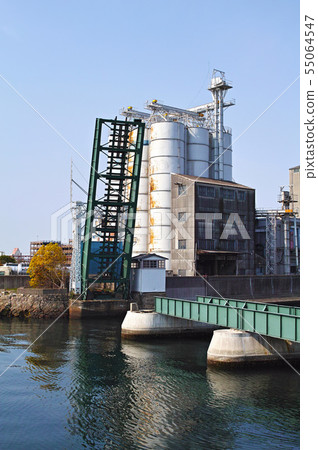 [Aichi Prefecture, registered tangible cultural property, modernized industrial heritage] Nagoya Port Jumping Bridge (old 1, 2 canal movable bridge between lands) 55064547