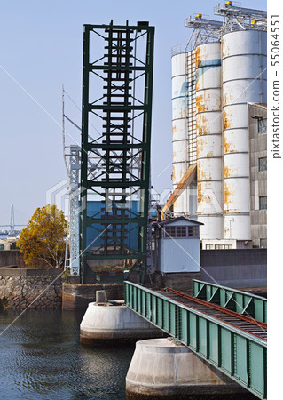 [Aichi Prefecture, registered tangible cultural property, modernized industrial heritage] Nagoya Port Jumping Bridge (old 1, 2 canal movable bridge between lands) 55064551