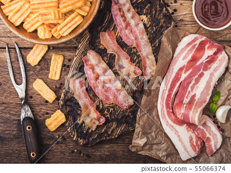Bacon flavored snacks chips with grilled bacon Bacon flavored snacks chips with grilled bacon 55066374