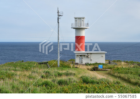Taking a picture of the summer morning scenery of the Benkeito lighthouse at Benkeito in Shouto, Hokkaido 55067585