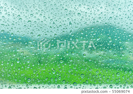 窗口和水滴 55069074
