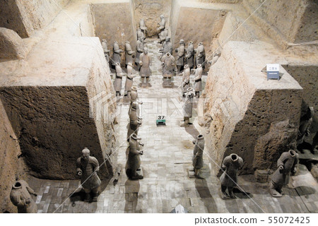 Statue of a soldier from the Mausoleum of the First Qin Emperor 55072425