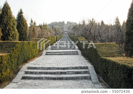 The first emperor of China 55072430