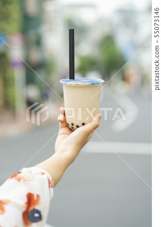 女人喝木薯 女人喝木薯 55073146