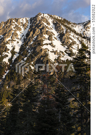 Mountain range of Sierra Nevada, United States 55082022