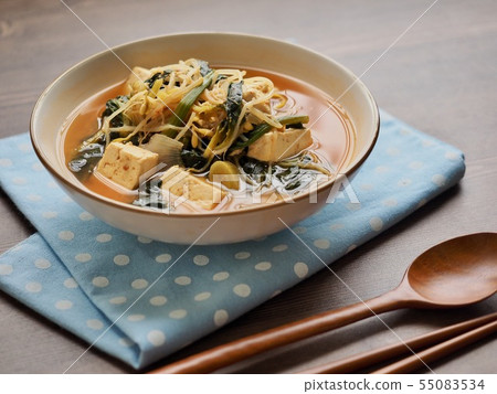 韓國料理菠菜豆芽味噌湯 韓國料理菠菜豆芽味噌湯 55083534