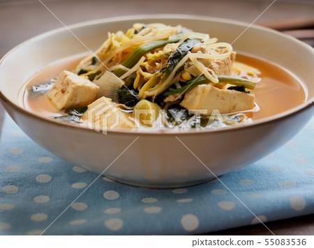 韓國料理菠菜豆芽味噌湯 韓國料理菠菜豆芽味噌湯 55083536