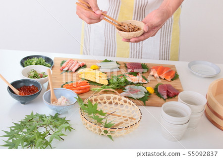 Kitchen hand-rolled sushi Kitchen hand-rolled sushi 55092837