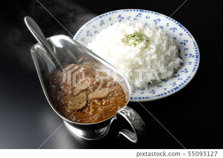新鮮煮熟的咖哩飯 新鮮煮熟的咖哩飯 55093127
