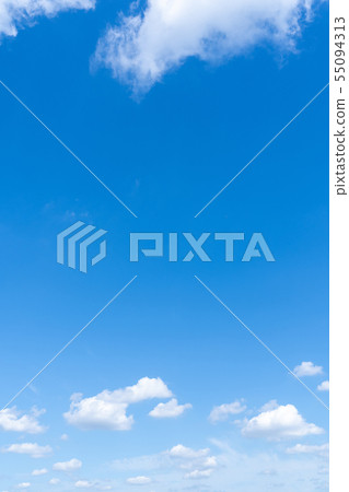 在雨季期間的清楚的天空天空雲彩拷貝空間積云初夏天空大拷貝空間 55094313