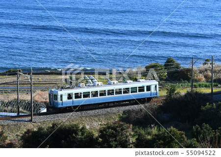 Hawaiian blue train running by the sea 55094522