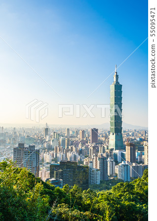Beautiful landscape and cityscape of taipei 101 building and architecture in the city 55095471
