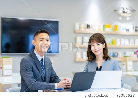 企業形象男性僱員女性僱員 企業形象男性僱員女性僱員 55095628